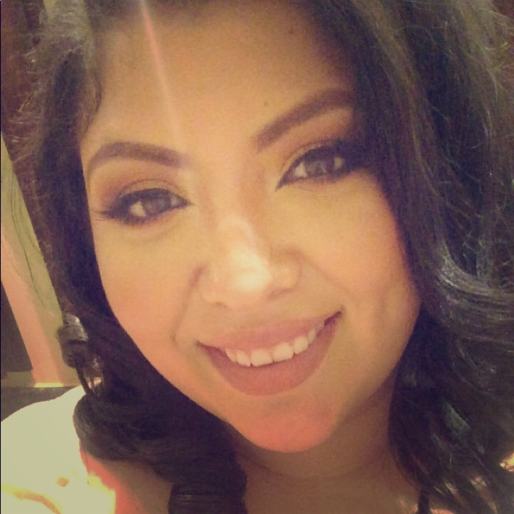 Meet your posher Lizette Velasquez